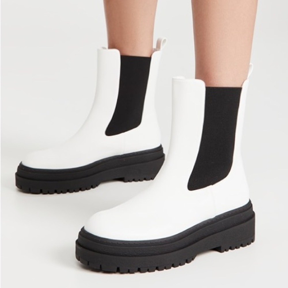 Good American NEW White Faux Leather Pull On Chunky Chelsea Boots Size 9